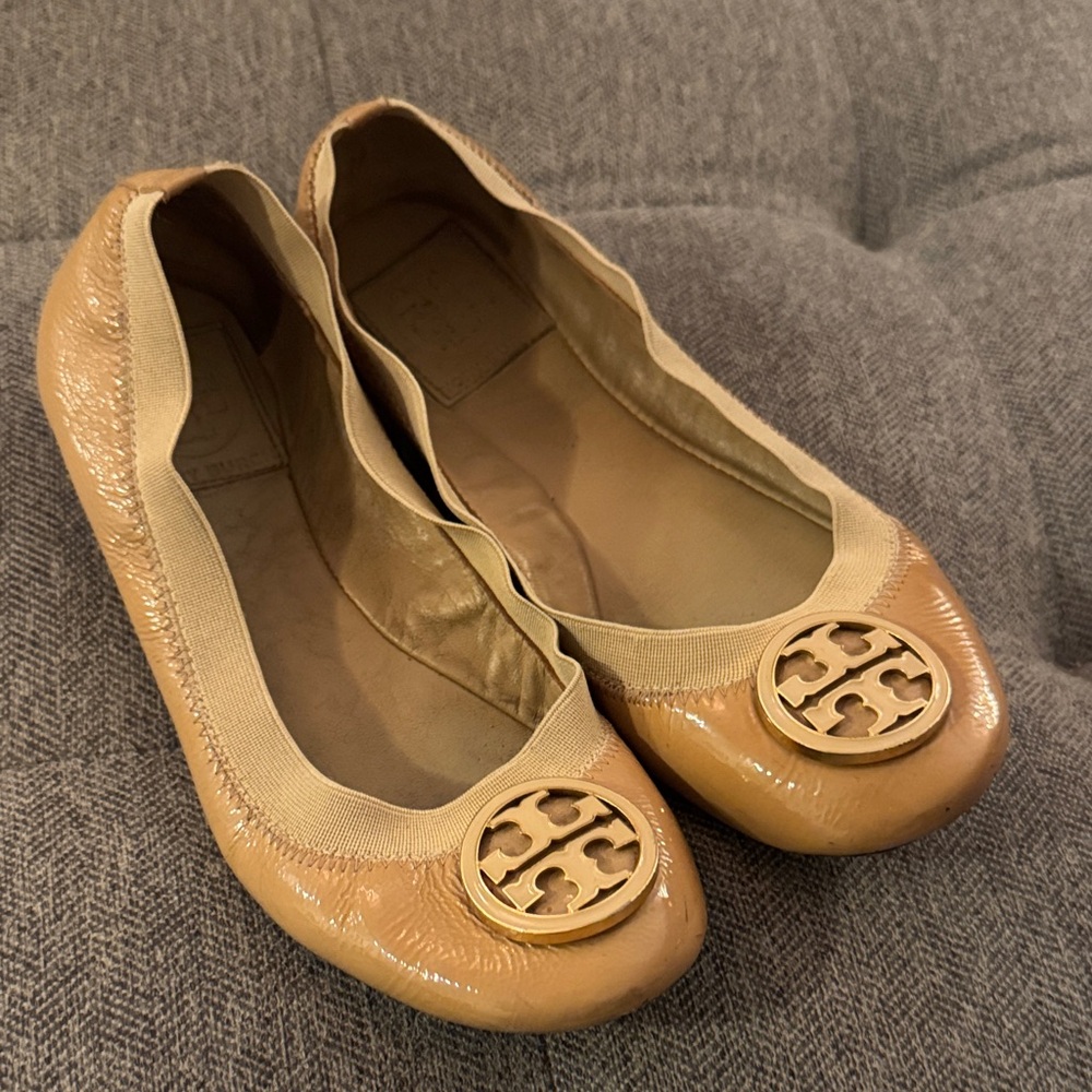 Tory Burch Beige Ballet Flats with Logo Accent